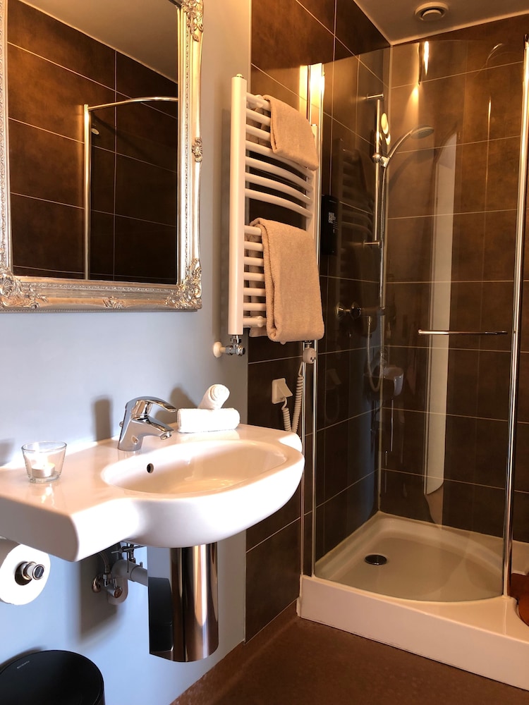 Annas Hotell 50/50