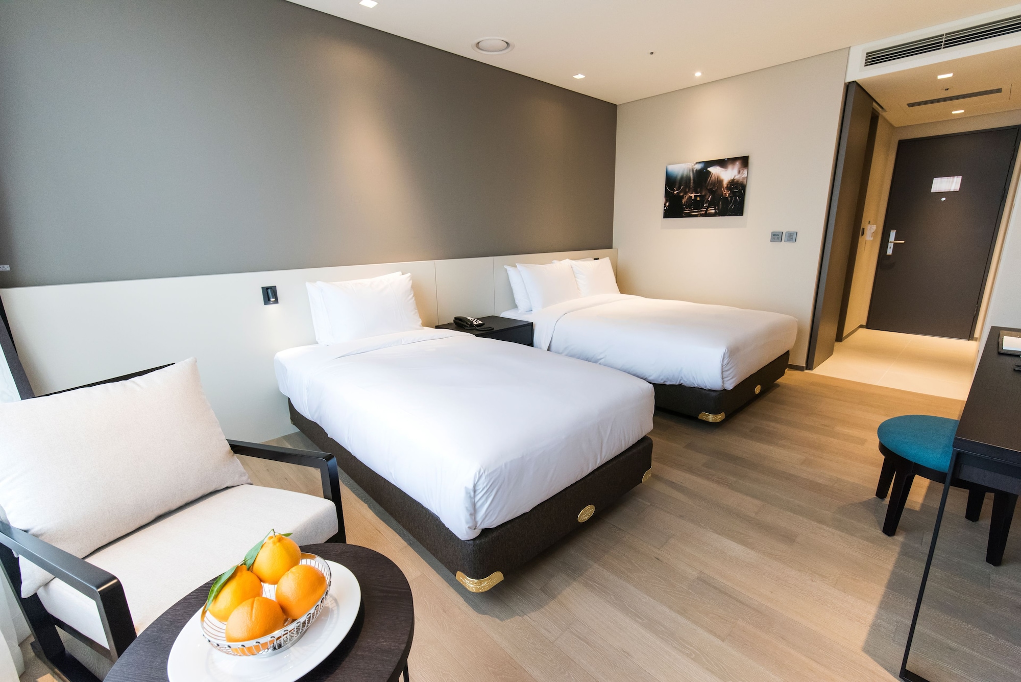 DELUXE, TWIN BEDS