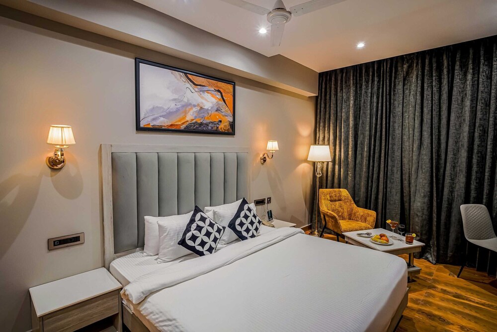 Clubhouse Hotel Chandigarh Mohali 15/47