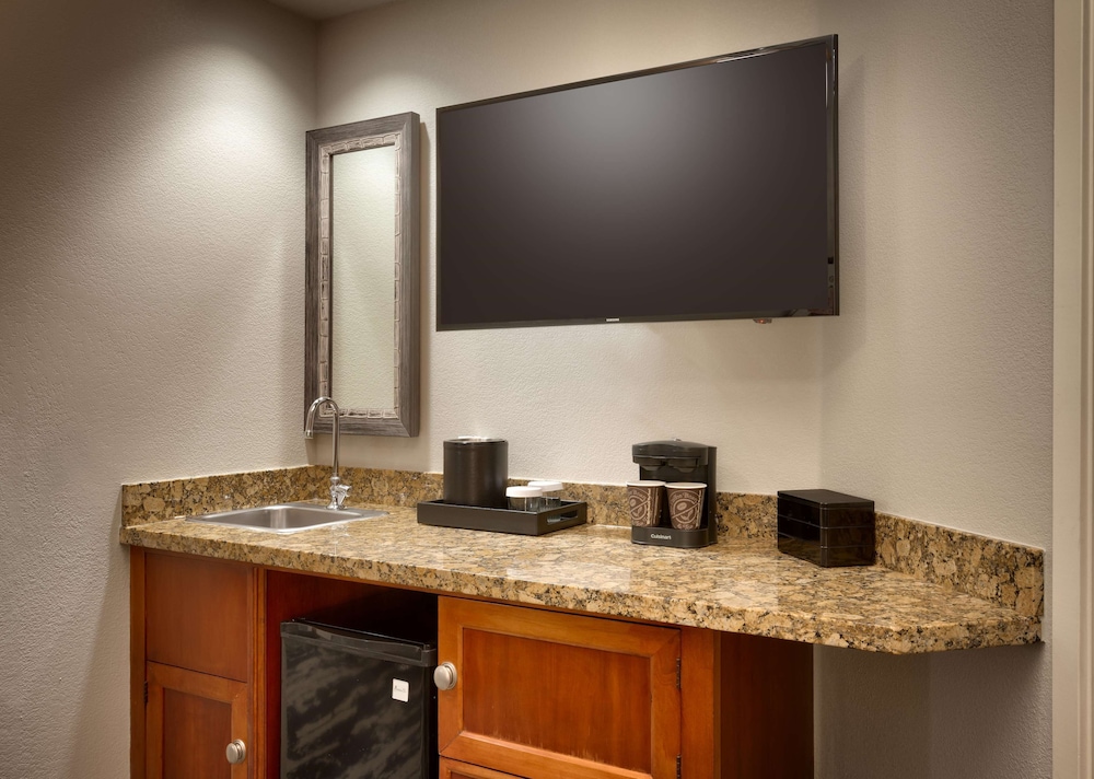 Embassy Suites Tucson Paloma Village 46/53
