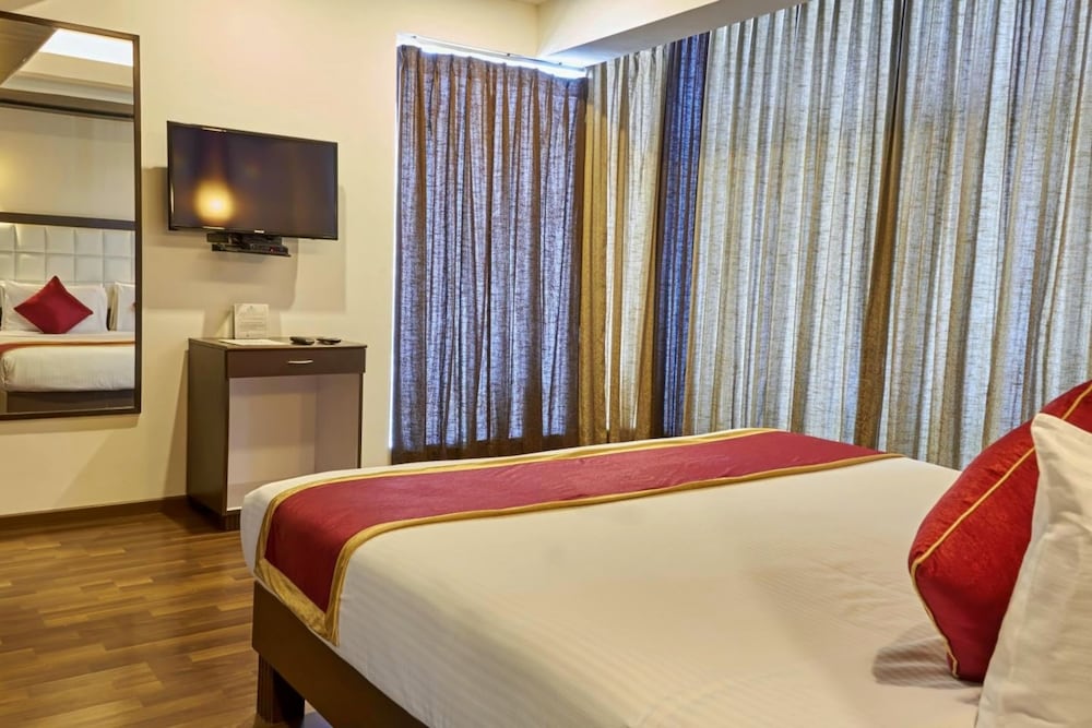 Akshaya Aura 27/53