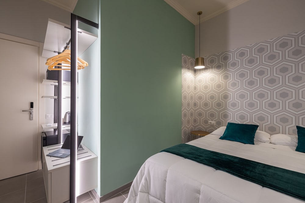 COMFORT, TWIN BEDS