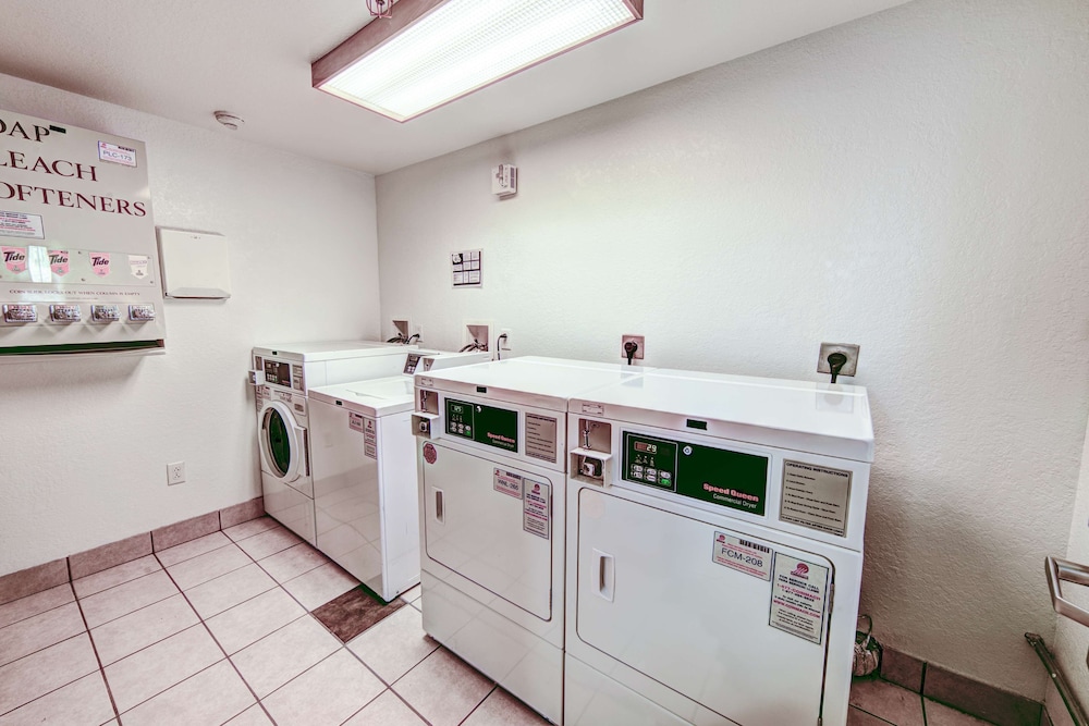 Motel6 Niantic, CT - New London 6/46