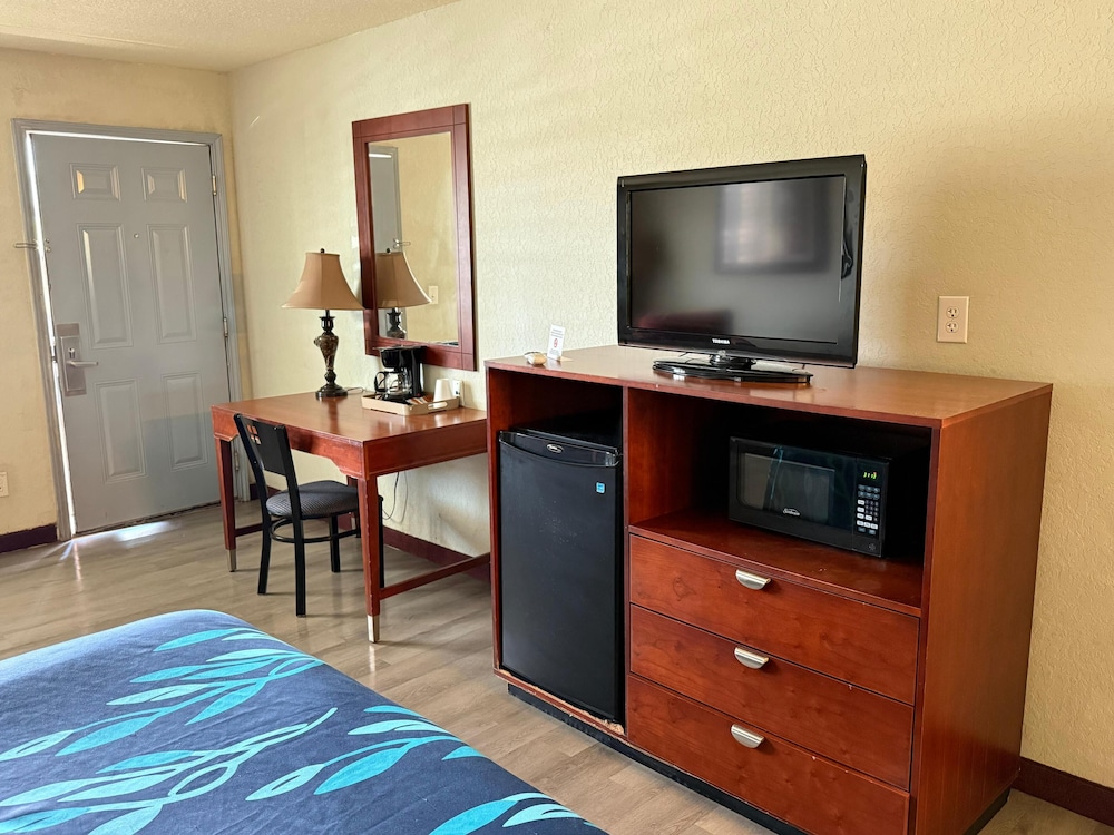 Hotel O Bien Venido Pearsall I-35 11/17