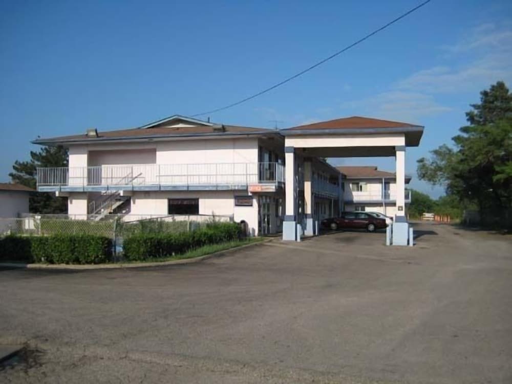 OYO Travellers Inn 3/39