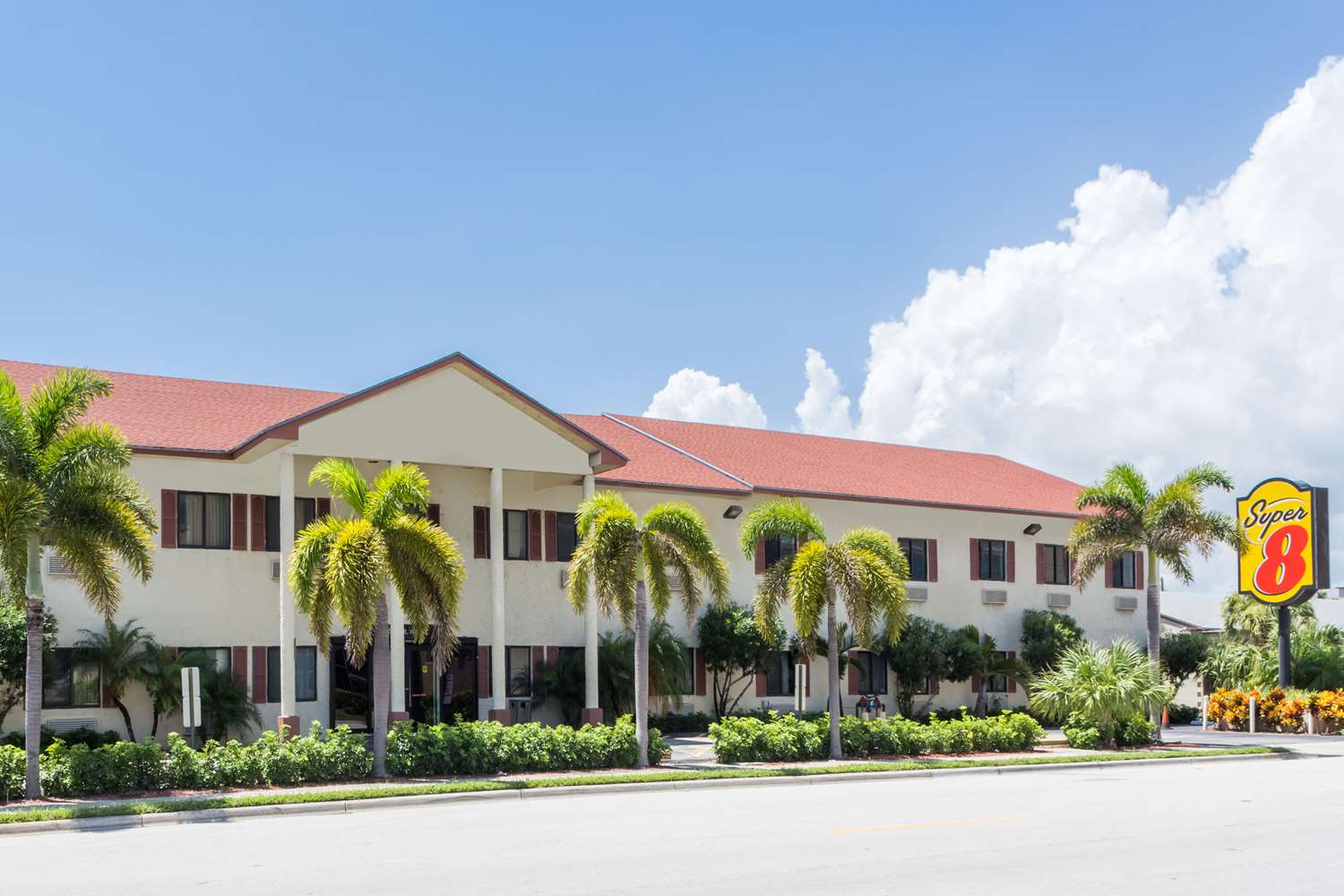 Super 8 by Wyndham Pompano Beach 2/21