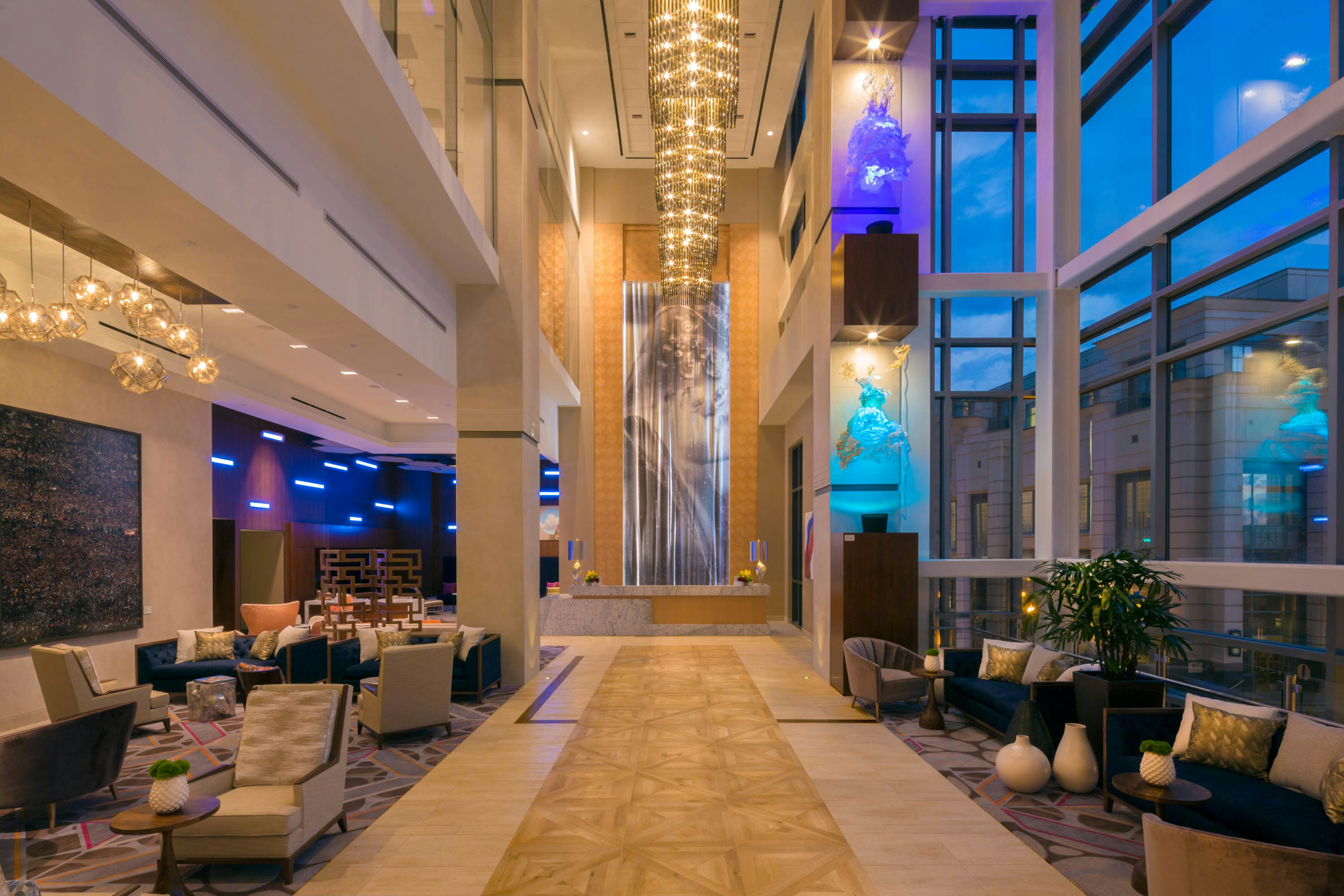 Hilton Norfolk The Main 48/80
