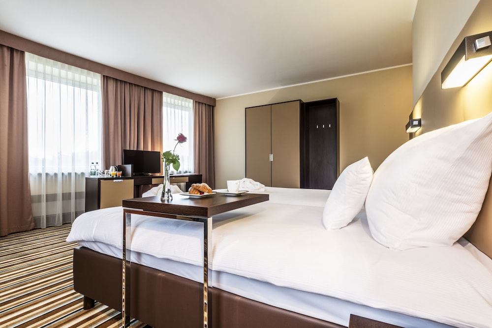 غرفة قياسية بسريرين منفصلين