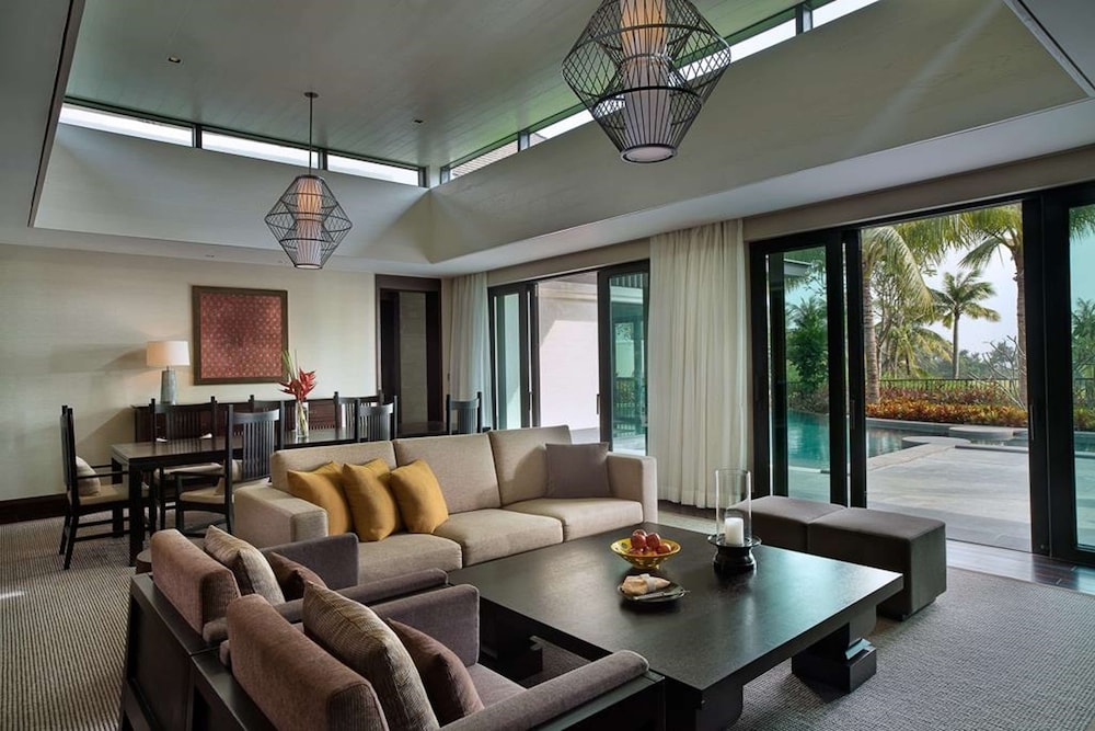 Raffles Hainan 51/71