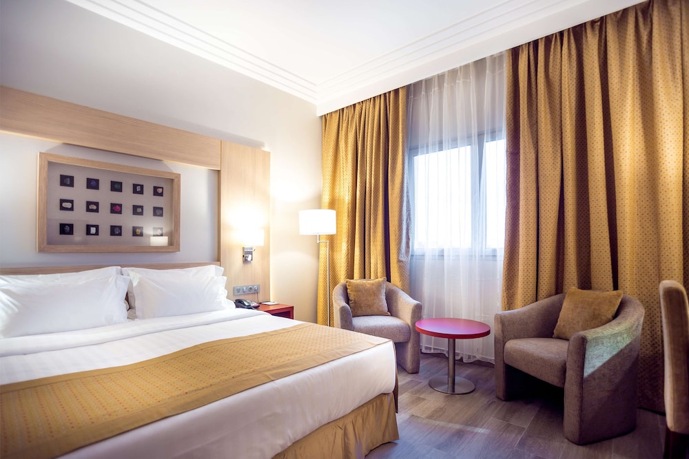 Golden Tulip Le Diplomate Cotonou 18/72