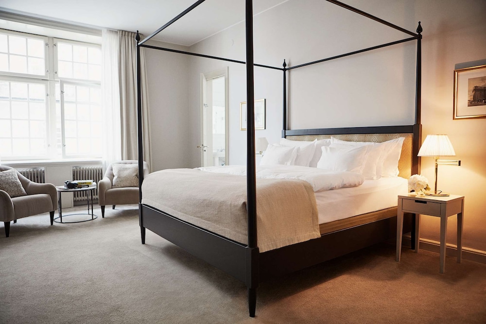Diplomat Hotel 14/80
