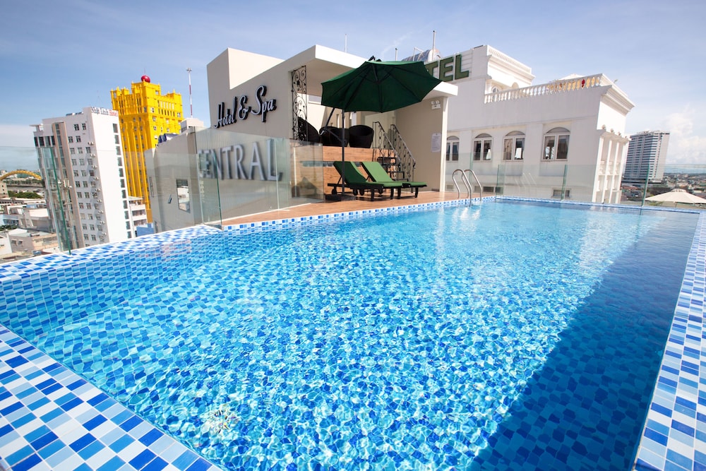 Central Hotel & Spa 64/67