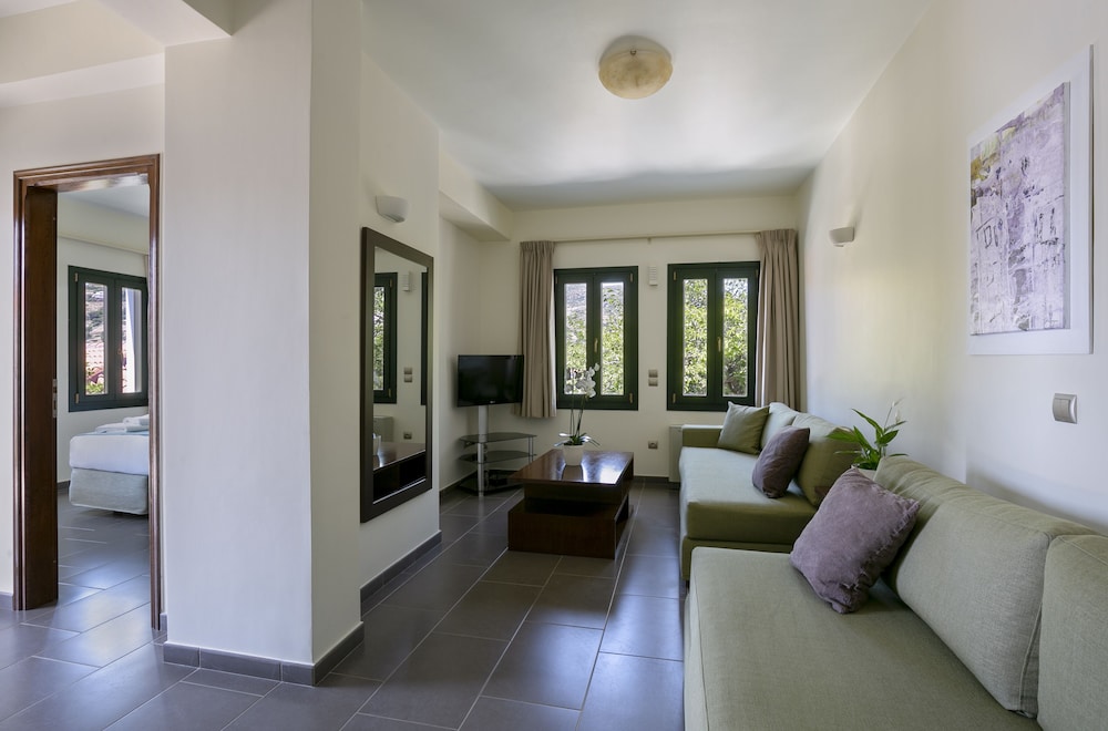 KRINOS SUITES HOTEL 25/50