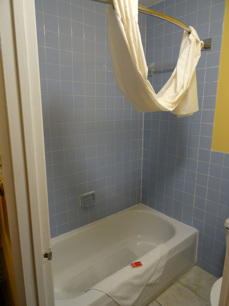 Econo Lodge Fredericksburg Near I-95 26/44