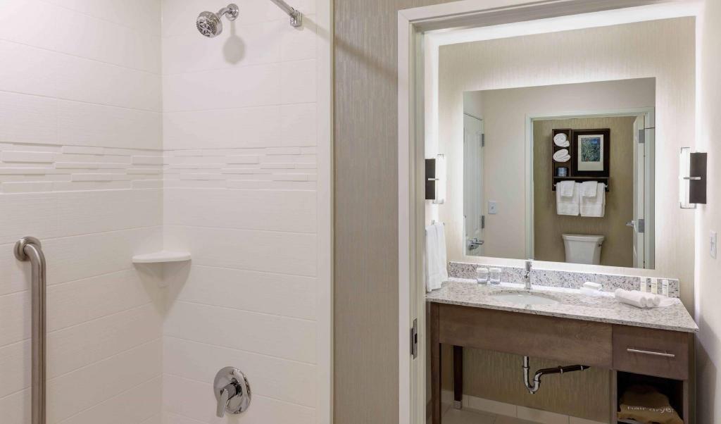 استوديو بسرير كينج مع أريكة لذوي الإعاقة، Homewood Suites By Hilton Cape Canaveral-Cocoa Beach 2/3