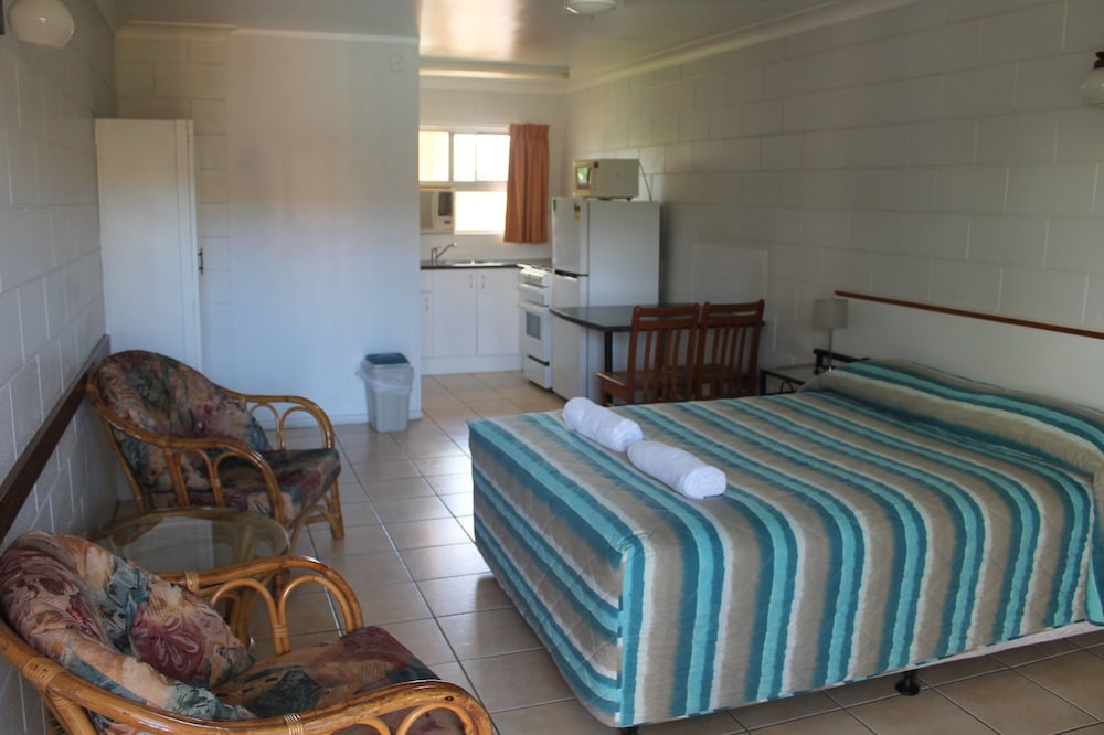 Oasis Inn Apartments 12/60