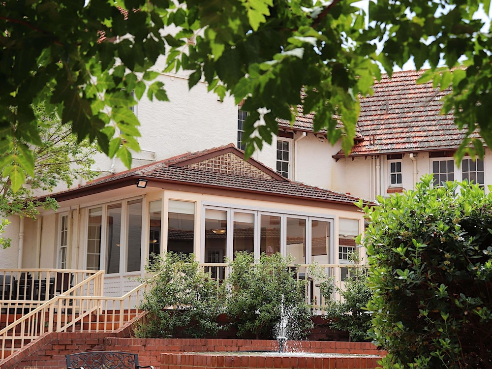 Mercure Canberra 4/41