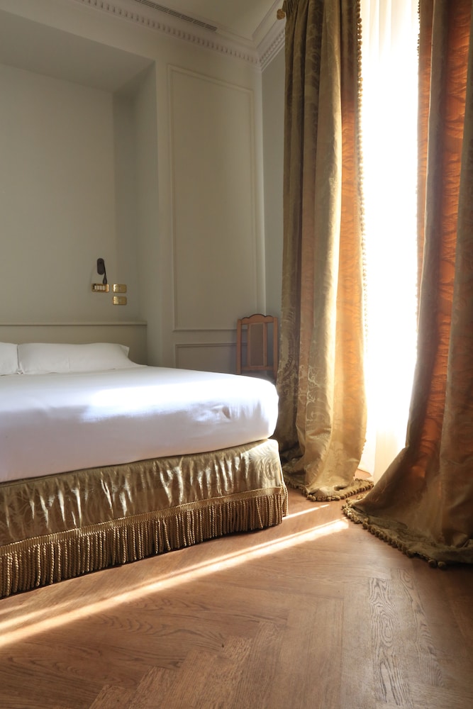 Hotel Locarno 41/73