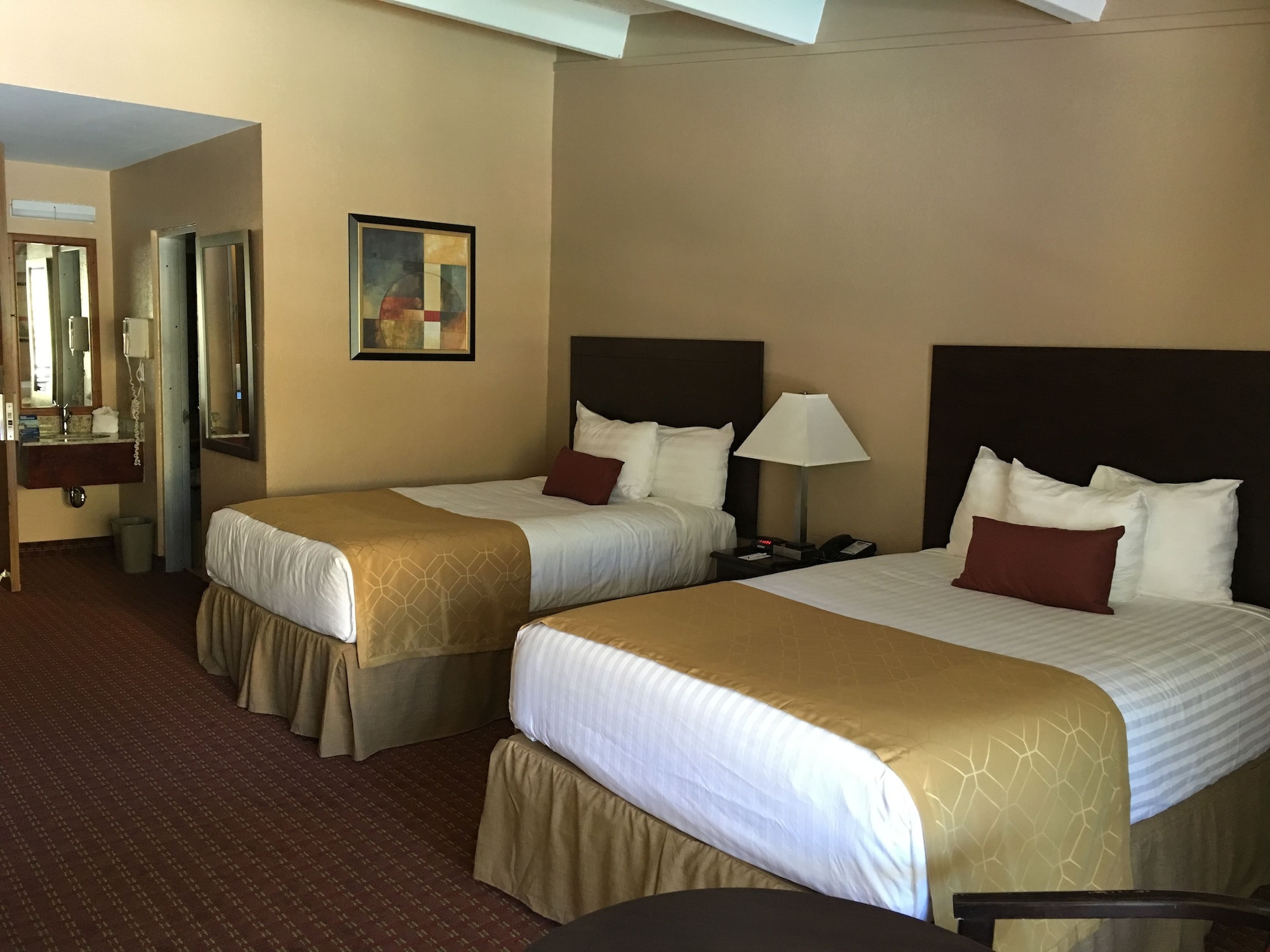 Contemporary, Deluxe, 2 Double Beds
