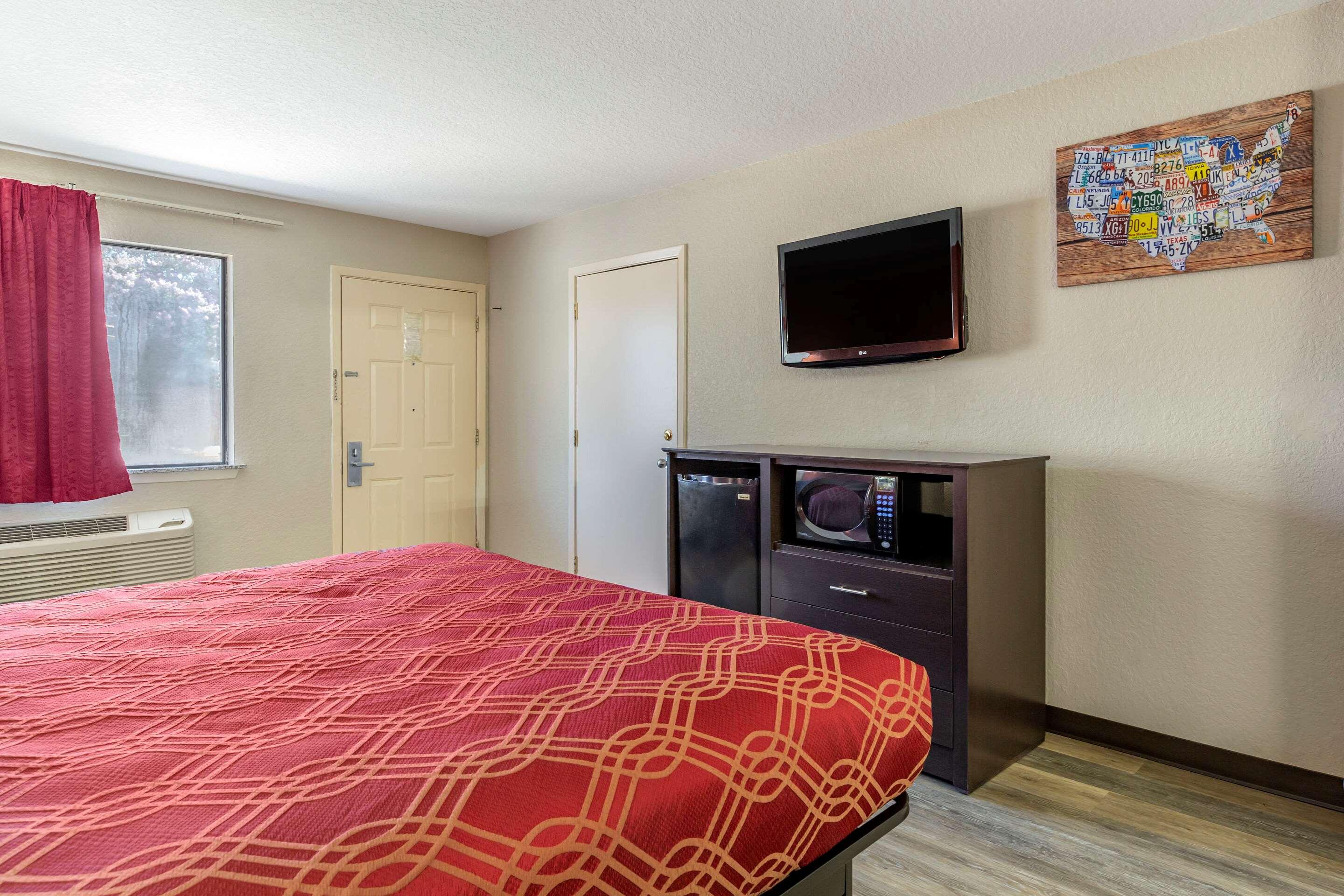 ROOM, KING BED