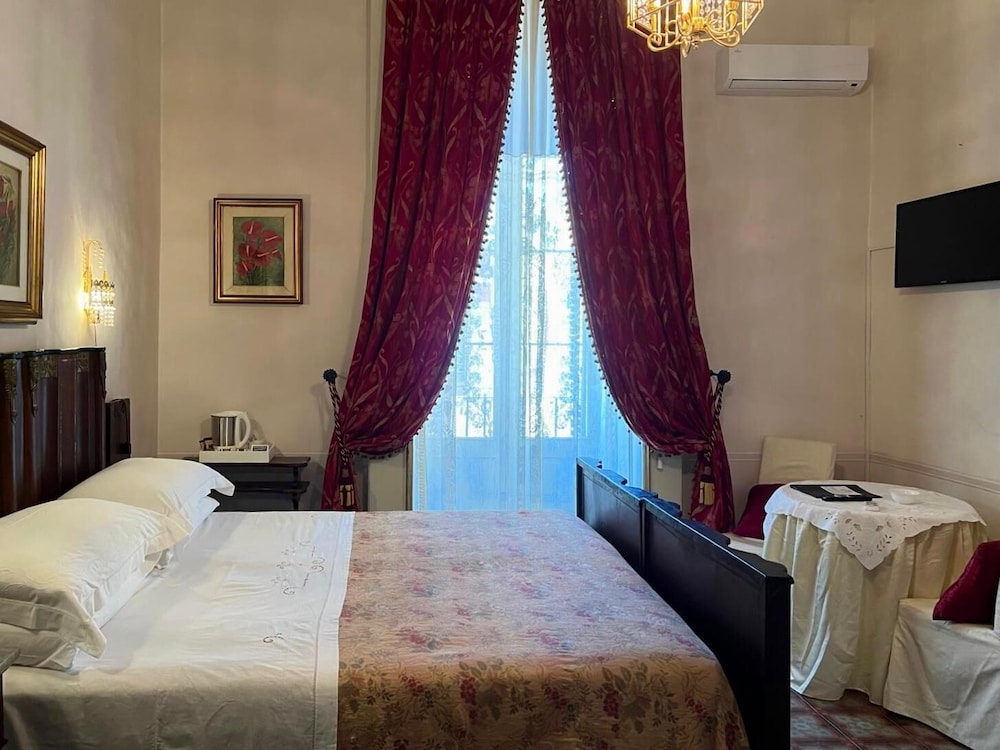 Palazzo De Castro 28/78