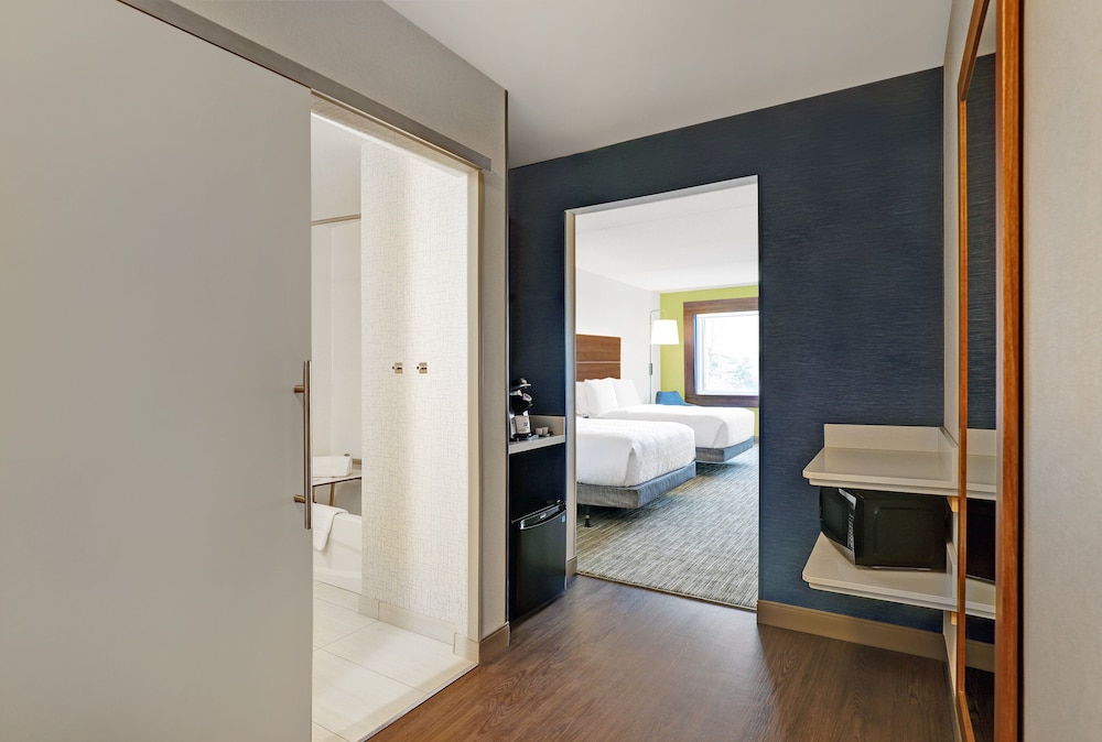 Holiday Inn Express Kingston West 24/60