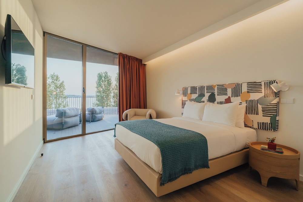 Upon Harbor - Seixal Bay Hotel 13/50