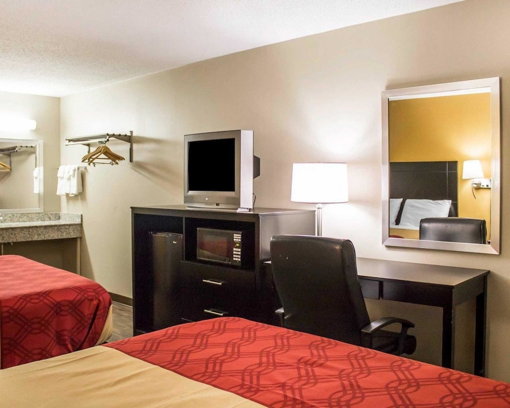 Econo Lodge Columbus West 24/29