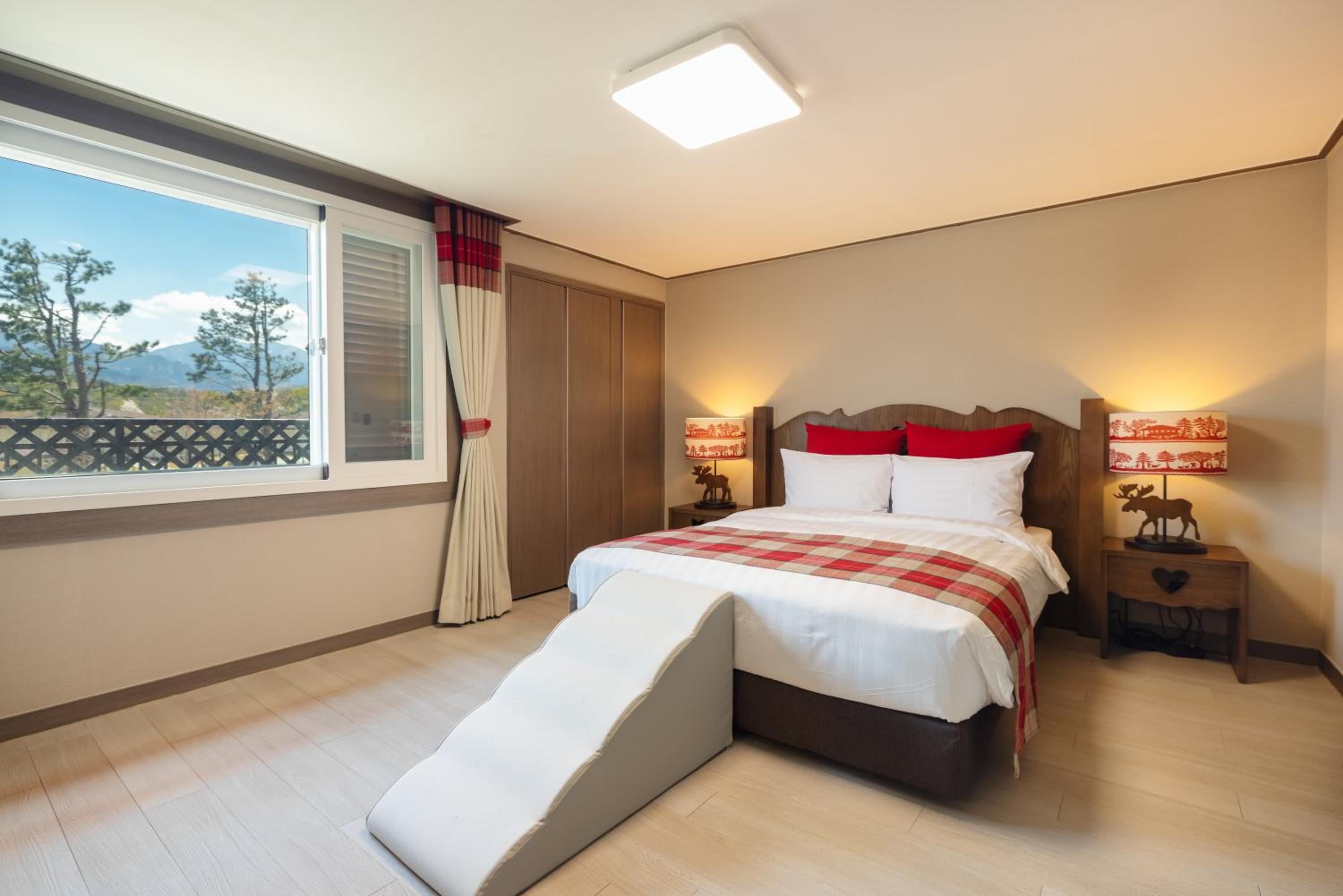 Royal, Suite, Garden View, Pet Friendly, 32 Pyeong