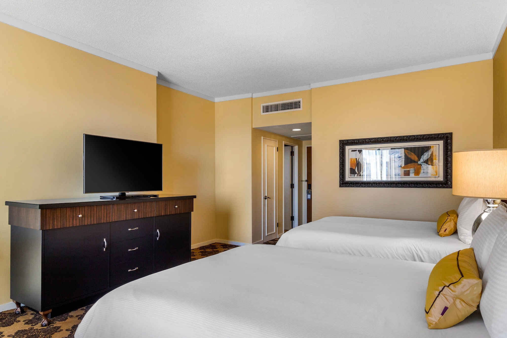غرفة سيغنتشر بريميير بسريرين كوين، Omni Houston Hotel 2/10