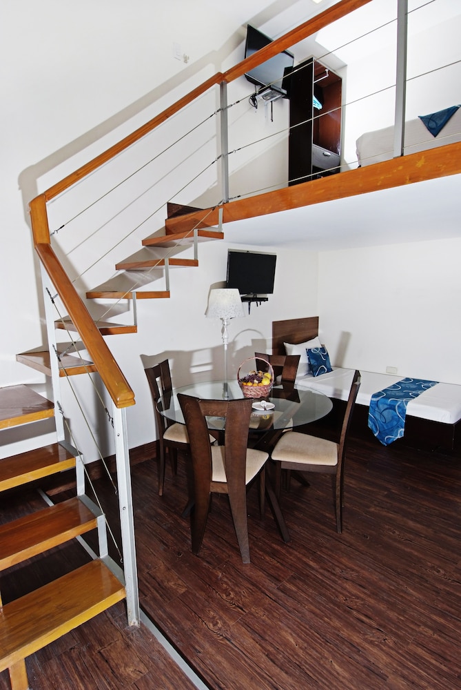 Skyblue Hotel 37/41