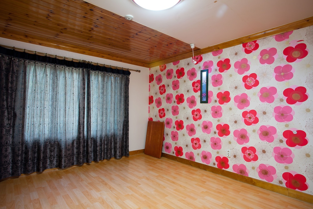 White Cabin 38/60