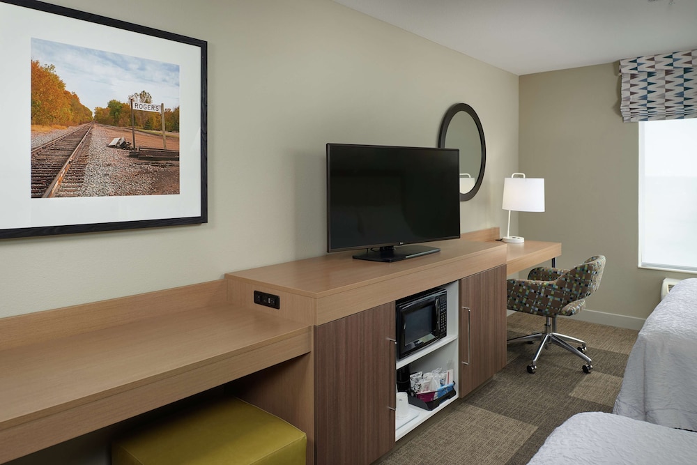 Hampton Inn and Suites Rogers 24/29