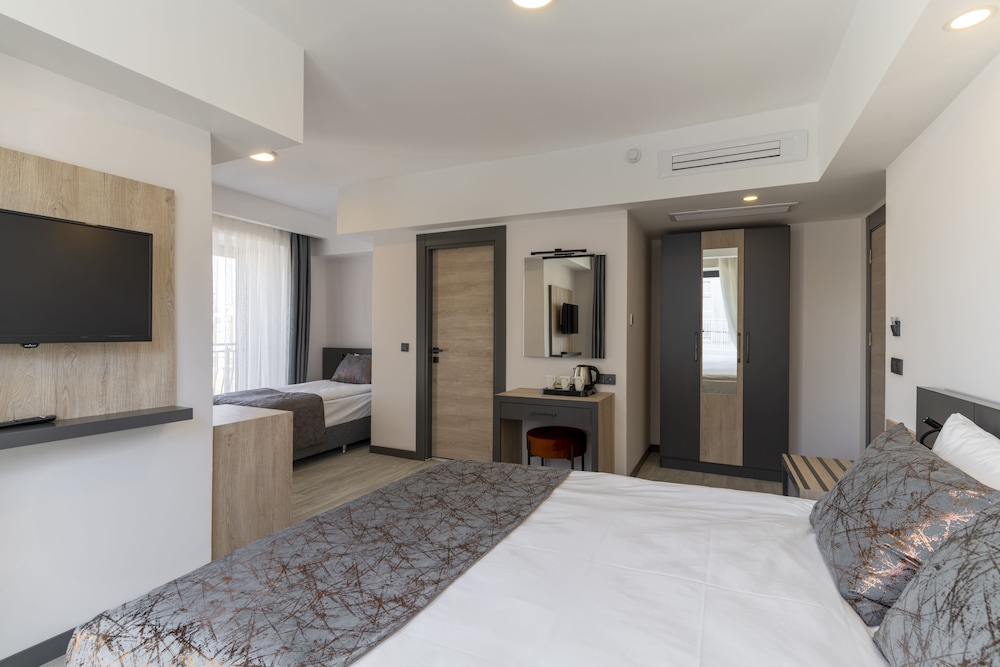 Irenic Hotel 34/49