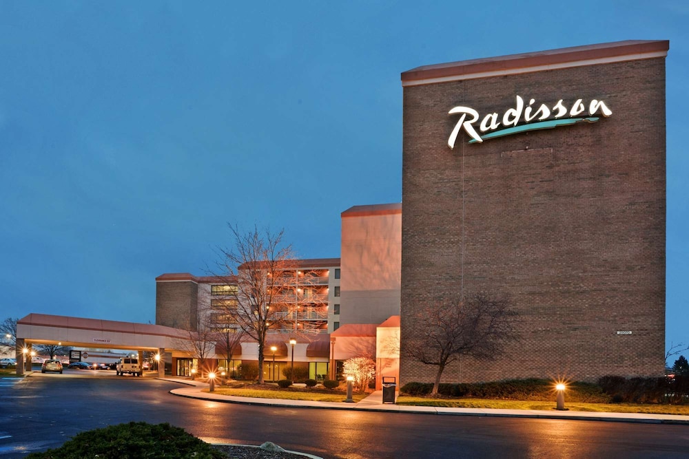 Hotel RL Cleveland Airport West 1/31