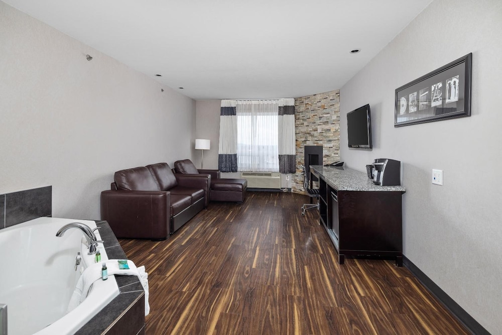 Home Inn Suites Yorkton 39/65