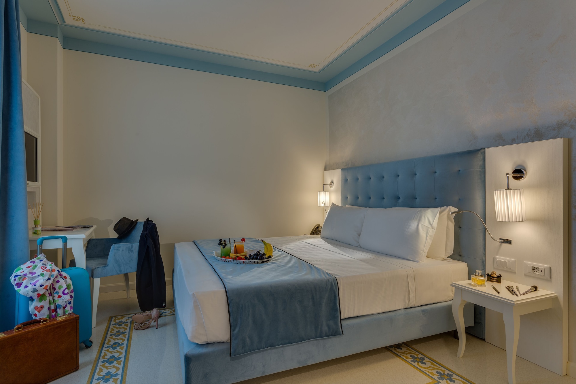 EXECUTIVE, KING BED