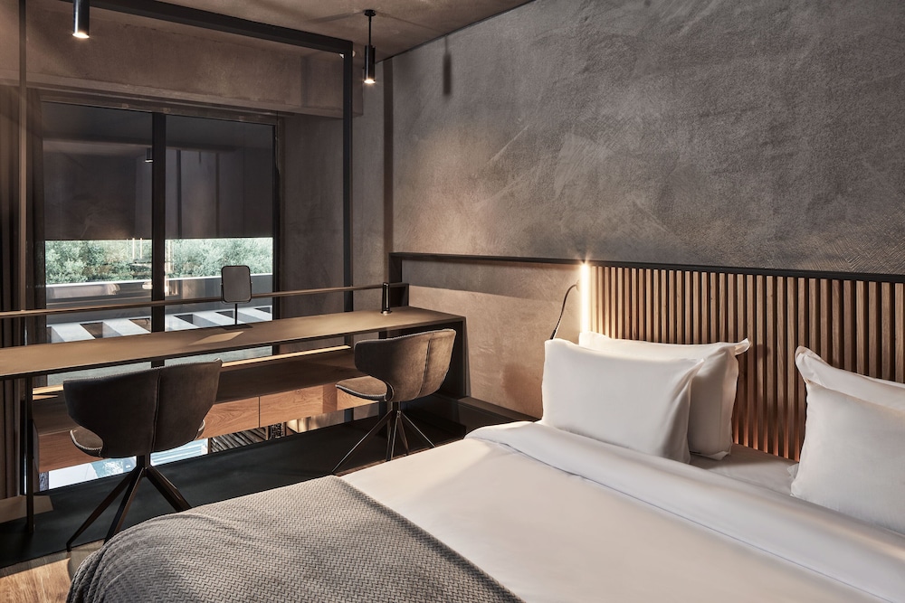 Signature, Suite, 2 Double Beds, 2 Pool Beds