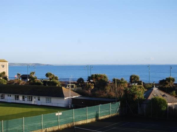 Duporth Guest House 10/12