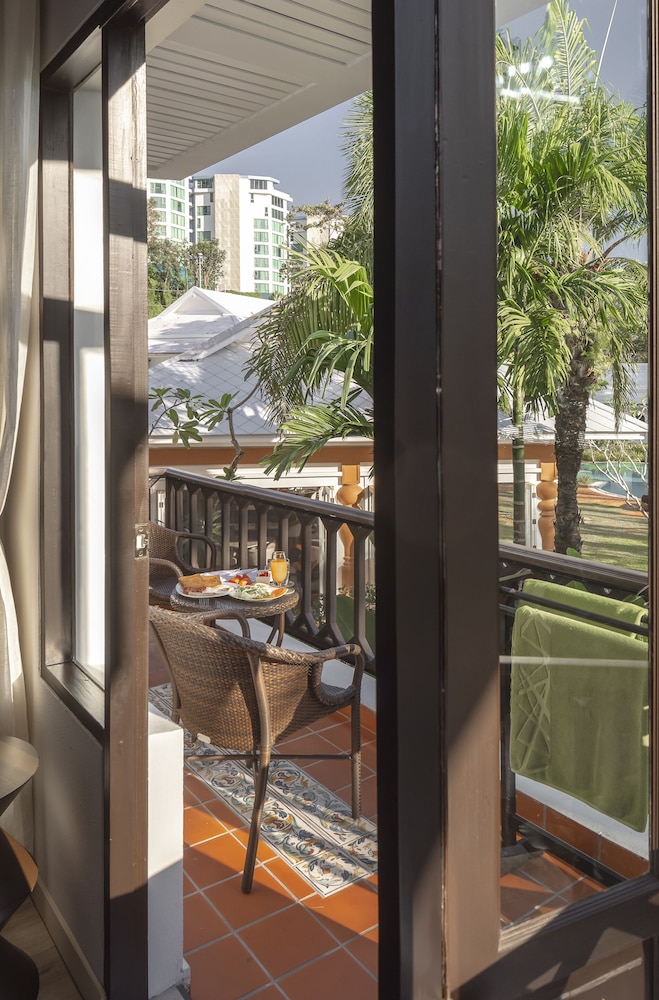 Royal Embassy Resort 34/65