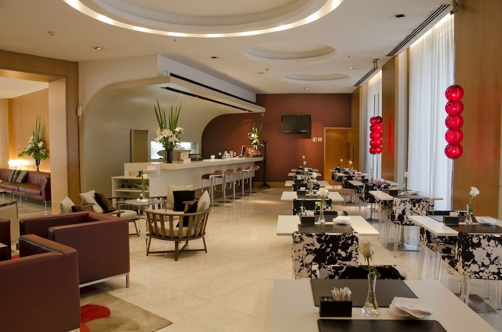 725 Continental Hotel 46/55