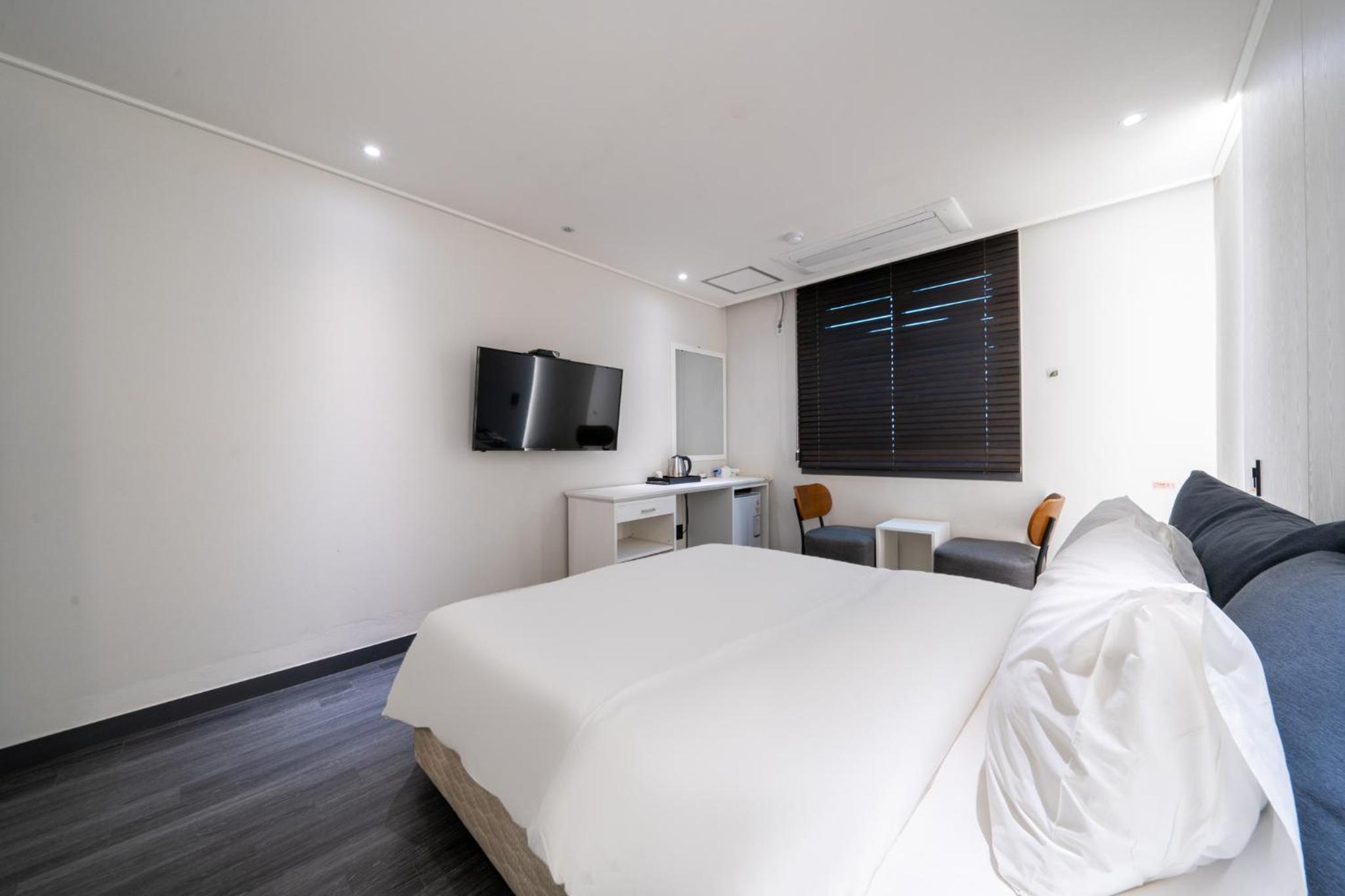 Deluxe, Double Bed, Laundry