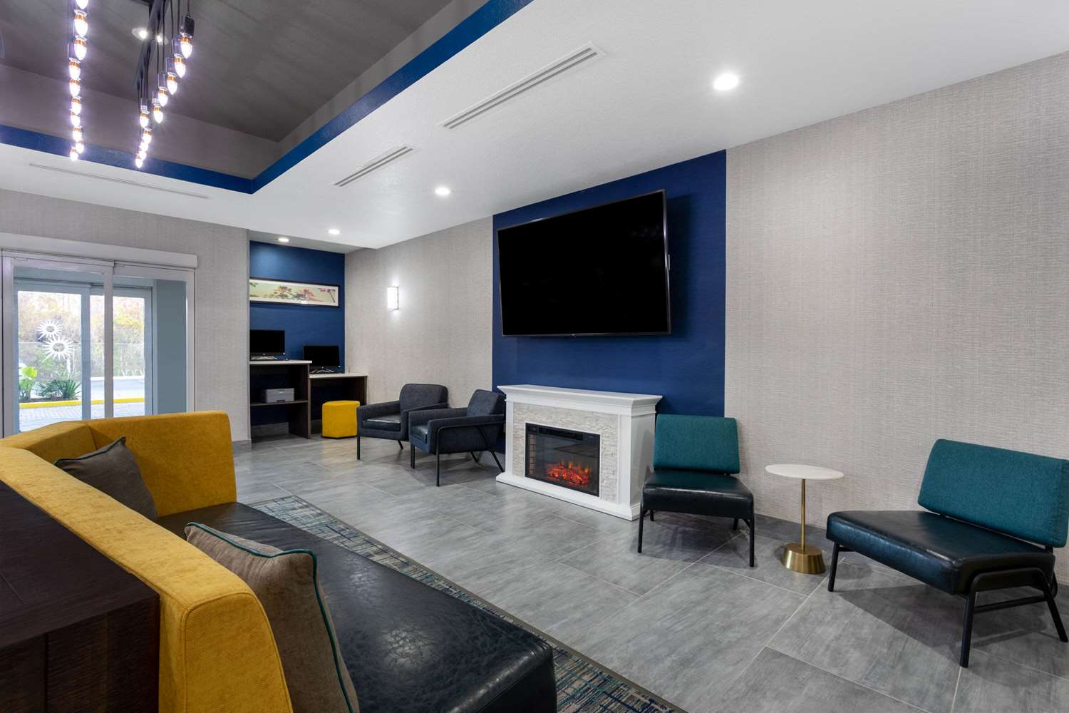 La Quinta Inn & Suites by Wyndham Tampa Central 17/22