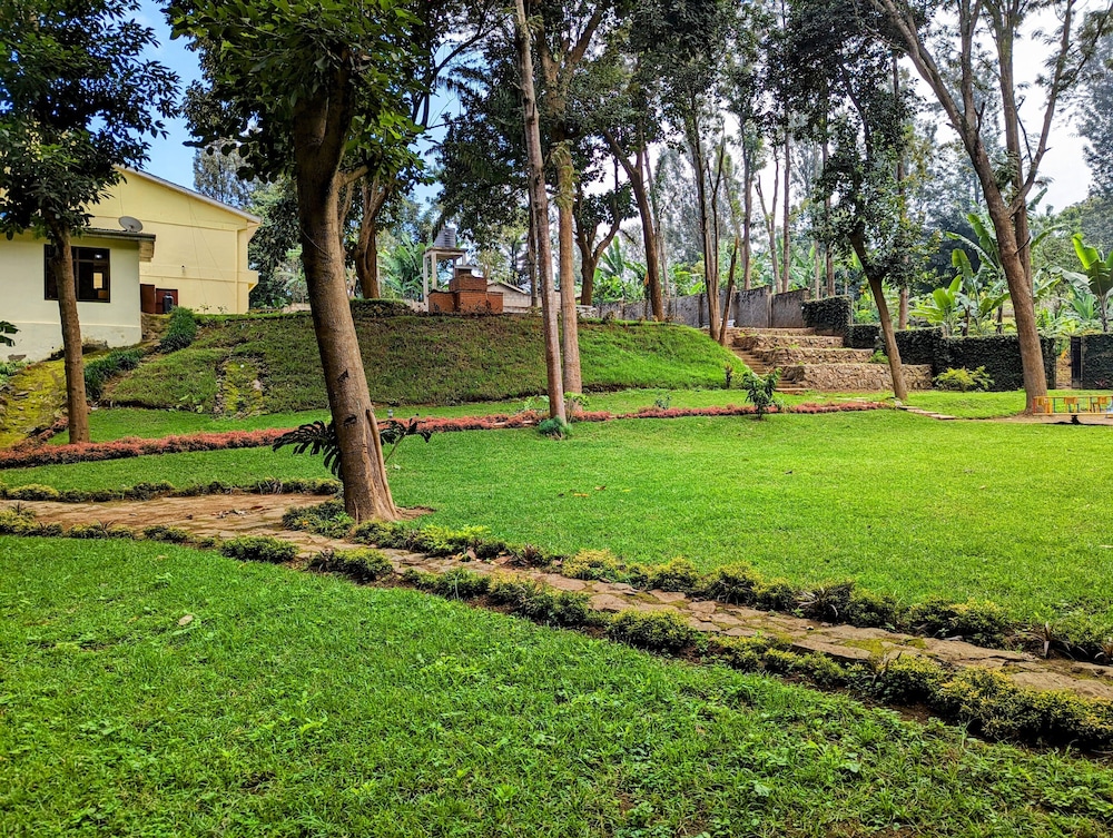Mvuli Hotel 60/64
