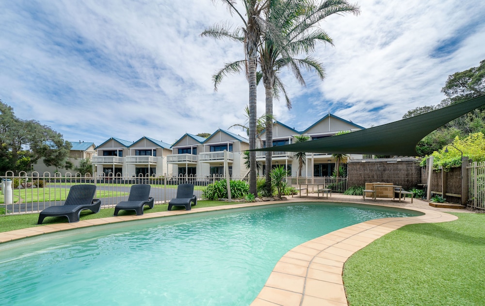 Boathouse Resort Studios & Suites 5/69