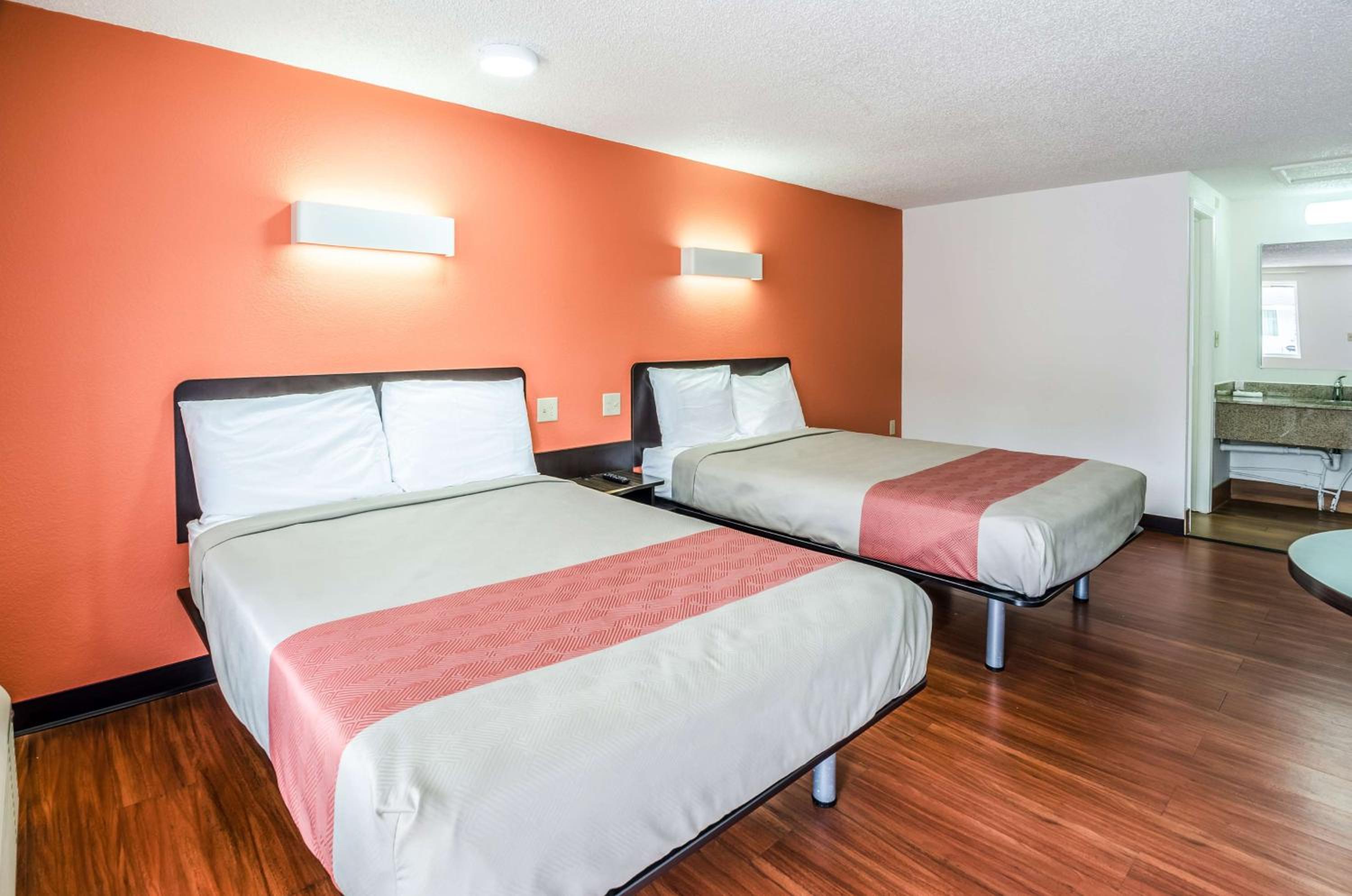 2 Full Beds Non-Smoking, Micfridge