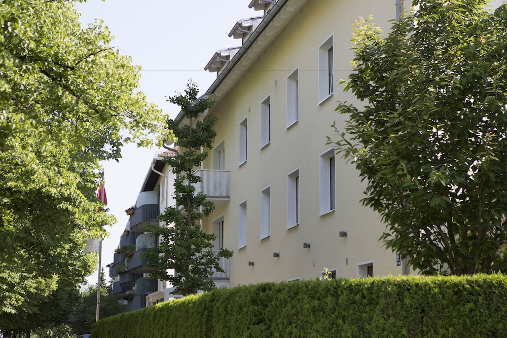 Hotel Kriemhild Am Hirschgarten 74/79