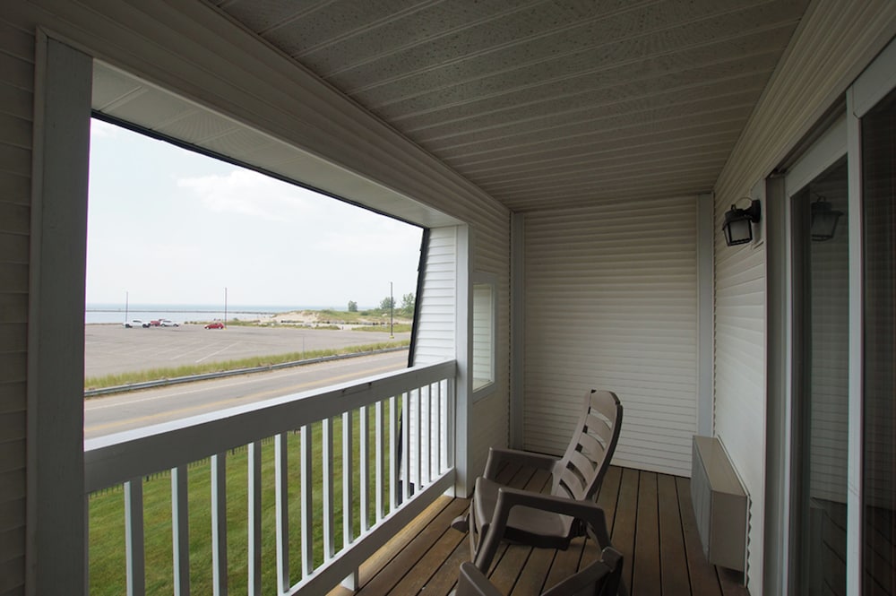 Snyder Apos S Shoreline Inn 29/73