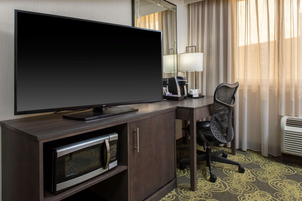 Hilton Garden Inn Reagan National Airport 65/72