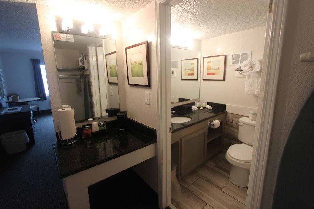 At Home Inn And Suites Pensacola 36/80